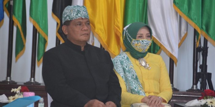 Foto Pangdam III Siliwangi Bersama Istri Tercinta