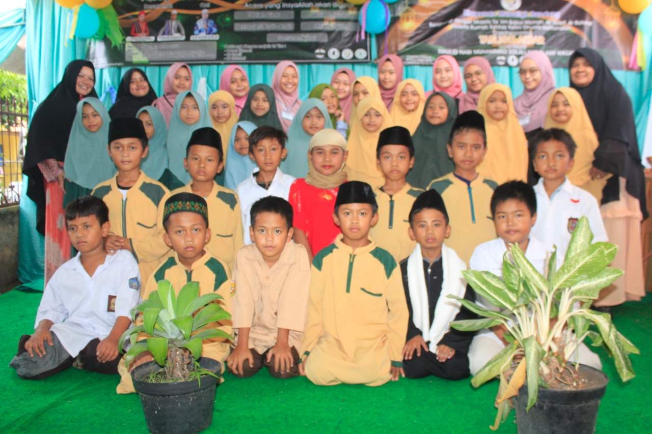 Foto Santriwan Santriwati Beserta Guru Pendamping Yayasan Baiturrohim (Jurnal86.Com)