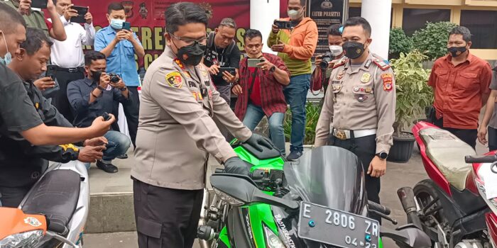Konpres : Puluhan Knalpot Brong, Dimusnahkan Sat Lantas Polres Cirebon Kota
