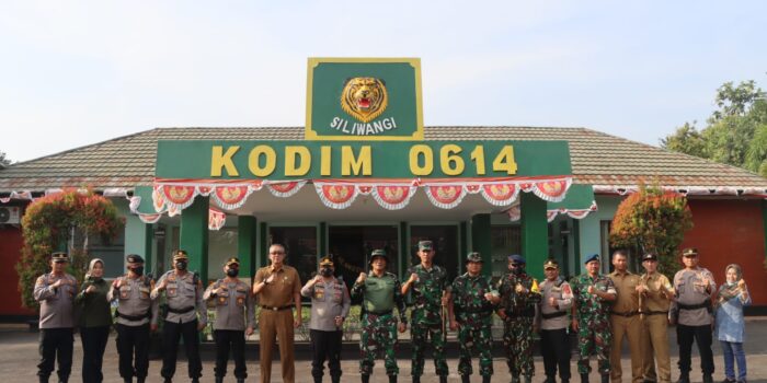 Dandim 0614/Kota Cirebon Didampingi Kapolres Cirebon Kota Pimpin Apel Kesiapan Pasukan
