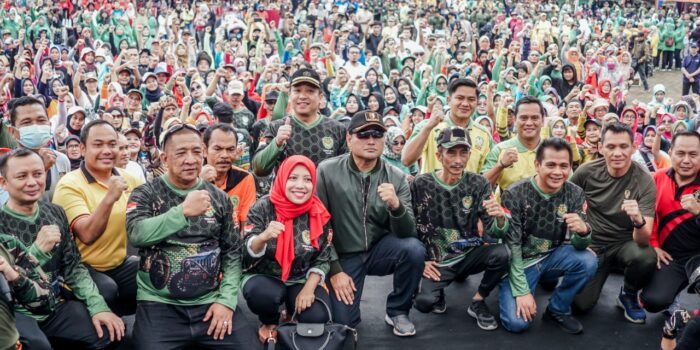 Peringatan HUT TNI Ke-77 : Wakil Bupati Ciamis Lepas Peserta Jalan Sehat 