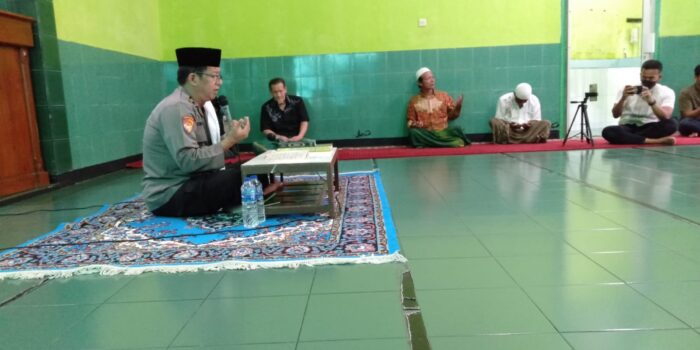 Kapolres Cirebon Kota Hadiri Giat Polisi Religi Di Masjid Am Khodijah Kampung Kegiren CIKO