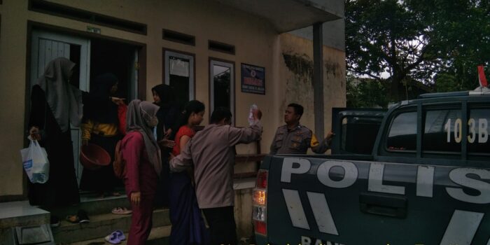 Respon Cepat Personel Polsek Kadipaten, Evakuasi Ibu Hamil yang Akan Melahirkan ke Puskesmas Ciawi