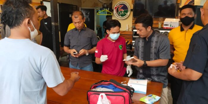 Dua Puluh Dua Personel Sat Narkoba Polres Cirebon Kota Jalani Tes Urine. Ini Hasilnya