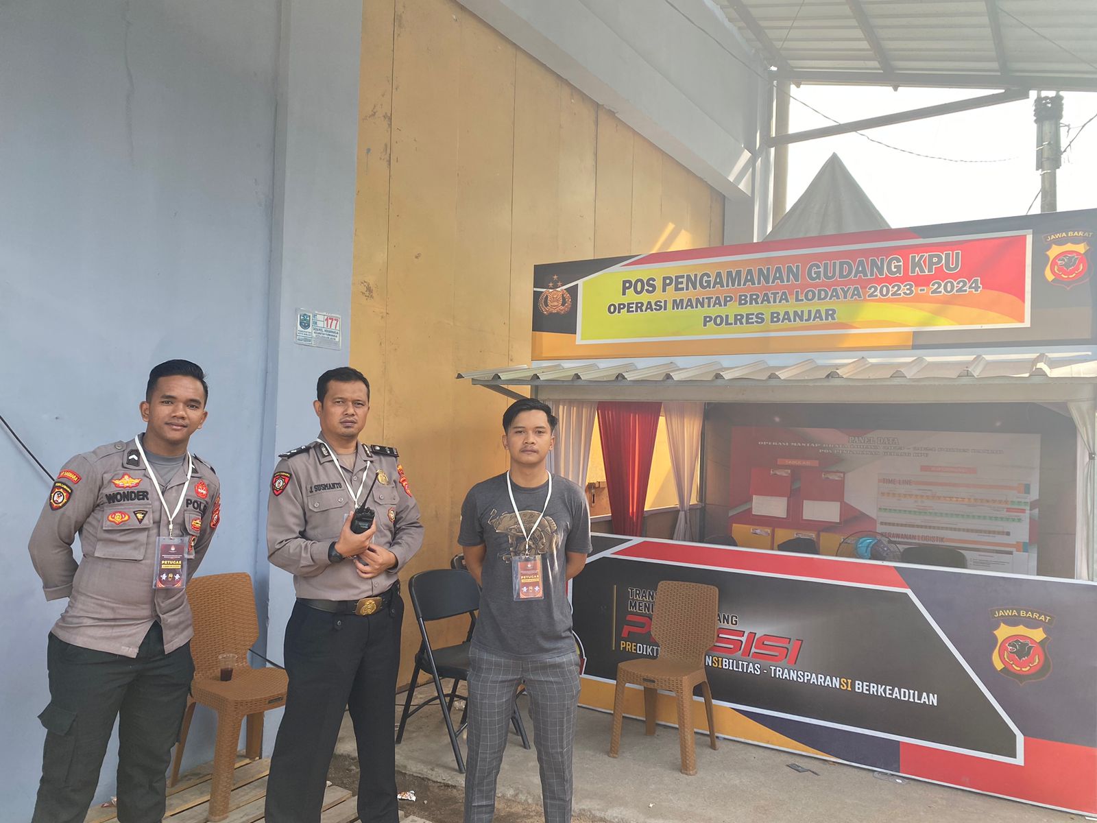 Tingkatkan Kesiagaan Polres Banjar Laksanakan Penjagaan di Gudang Logistik KPUD Kota Banjar