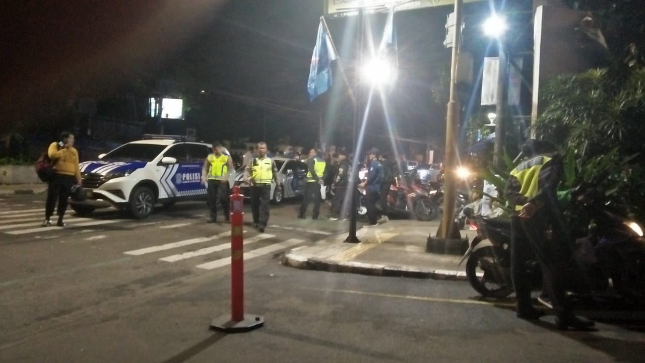 Polrestabes Bandung Gelar Operasi Knalpot Bising Dikala Malam