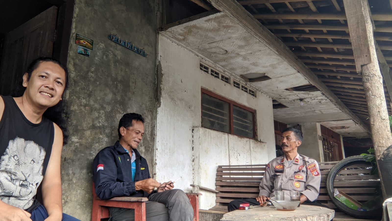 Polsek Cikoneng Polres Ciamis Giat Kunjungan Silaturahmi kepada Warga Desa Sukasenang
