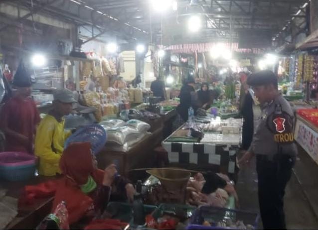 Sat Samapta Polres Ciamis Giat Pemantauan Harga dan Ketersediaan Bahan Pokok di Pasar Ciamis Manis
