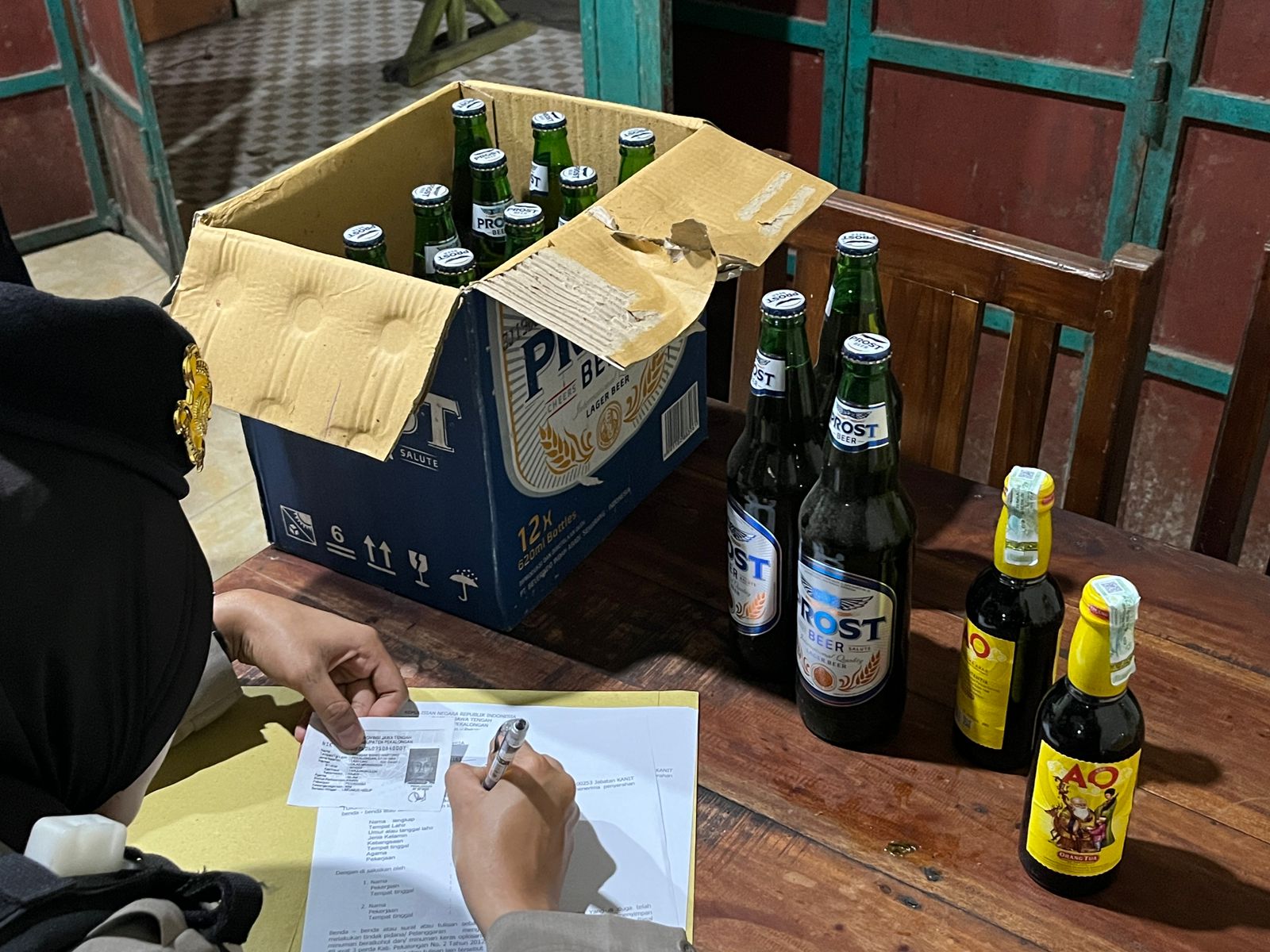 Hari Pertama Operasi Pekat, Puluhan Botol Miras Diamankan Polisi