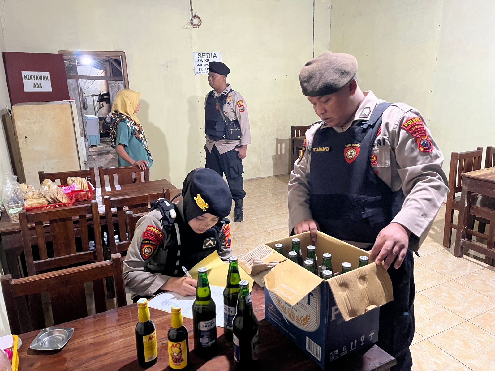 Hari Pertama Operasi Pekat, Puluhan Botol Miras Diamankan Polisi