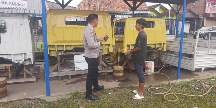 Polsek Cikoneng Perkuat Sinergi dengan Masyarakat Desa Margaluyu melalui Sambang dan Silaturahmi
