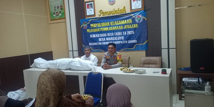 Peran Aktif Polsek Cikoneng dalam Kegiatan Keagamaan, Perkuat Sinergitas dan Ketertiban di Desa Margaluyu