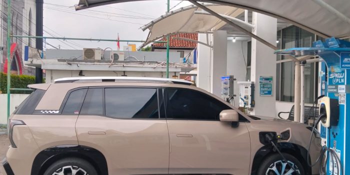 PLN Tasikmalaya Dorong Ekosistem Kendaraan Listrik melalui Penyediaan Layanan SPKLU di Momen Nataru
