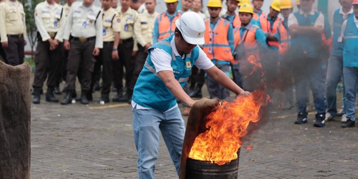 Wujud Komitmen K3, PLN Tasikmalaya Laksanakan Edukasi dan Simulasi Pemadam Kebakaran