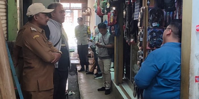 Polsek Sukadana Dampingi Monitoring Penilaian Kebersihan Adipura di Pasar Dongkal
